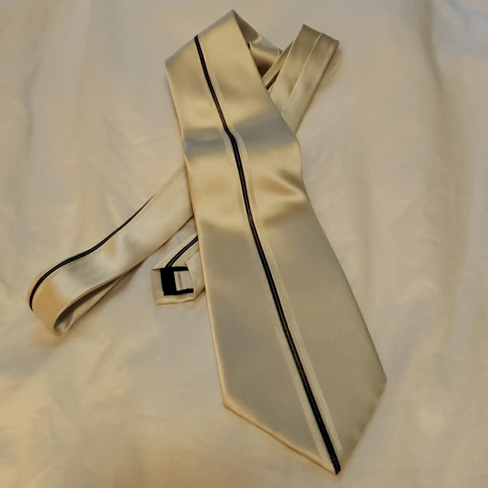 PIERRE CARDIN 100% Silk Ivory Single Stripe 3" Tie